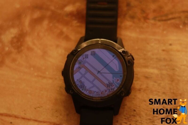 Man sieht, wie die Navigationsfunktion auf der Garmin Fenix 6 Pro geöffnet ist.